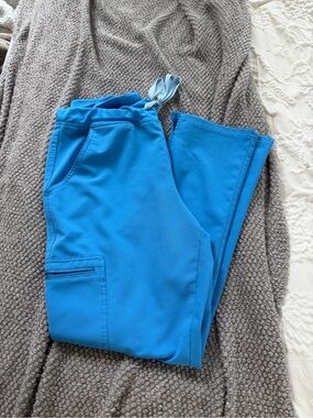 FIGS Women’s Blue Cargo Scrub Pants | Med Petite